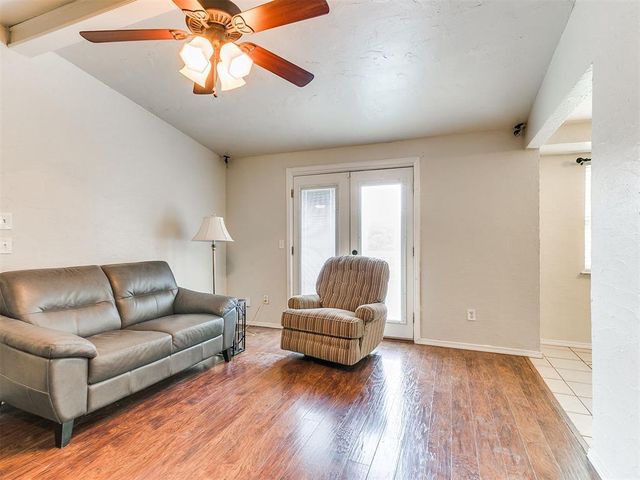 1300 Knollwood Terrace, Moore, OK 73160