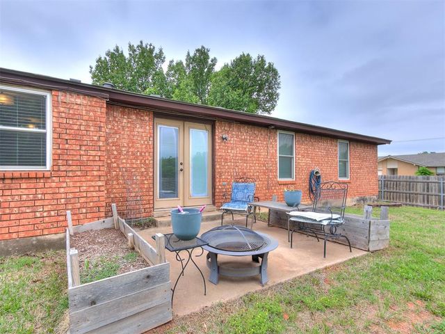 1300 Knollwood Terrace, Moore, OK 73160