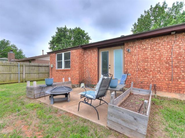 1300 Knollwood Terrace, Moore, OK 73160