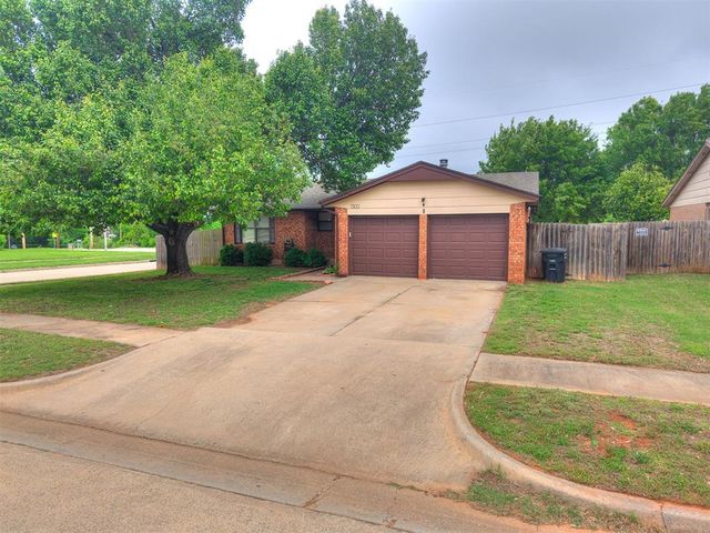 1300 Knollwood Terrace, Moore, OK 73160
