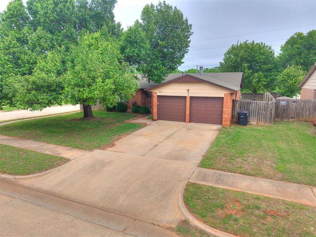 1300 Knollwood Terrace, Moore, OK 73160