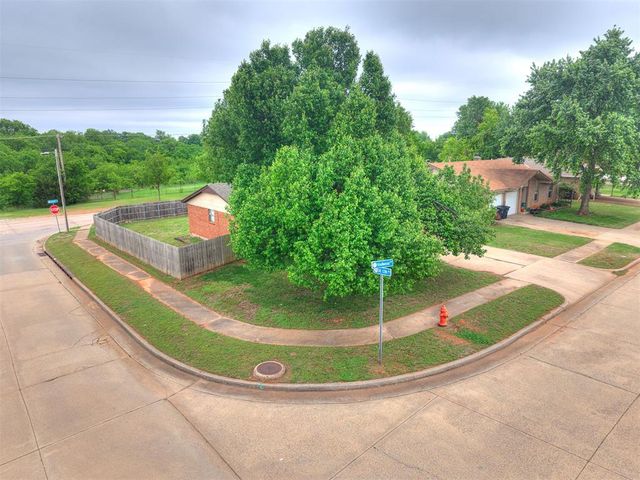 1300 Knollwood Terrace, Moore, OK 73160