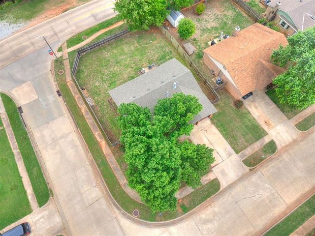 1300 Knollwood Terrace, Moore, OK 73160