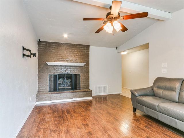 1300 Knollwood Terrace, Moore, OK 73160