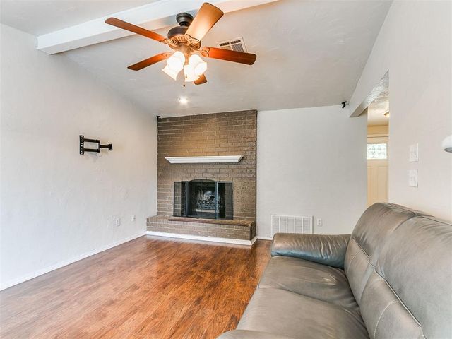 1300 Knollwood Terrace, Moore, OK 73160