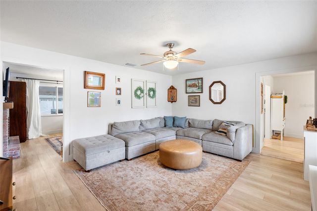 8212 SUNNY VALE PLACE, Tampa, FL 33615