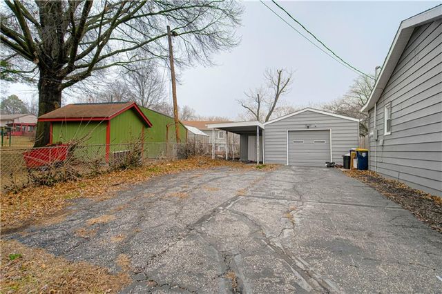 7909 N Pennsylvania Avenue, Kansas City, MO 64118