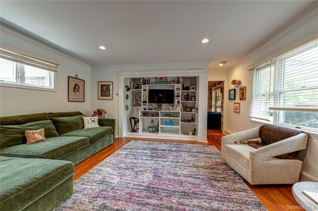 253 Melbury Road, Babylon, NY 11702
