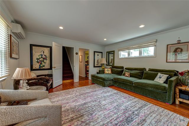 253 Melbury Road, Babylon, NY 11702