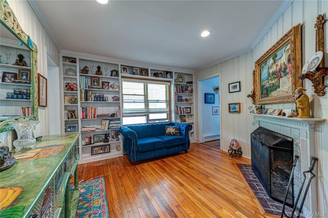 253 Melbury Road, Babylon, NY 11702