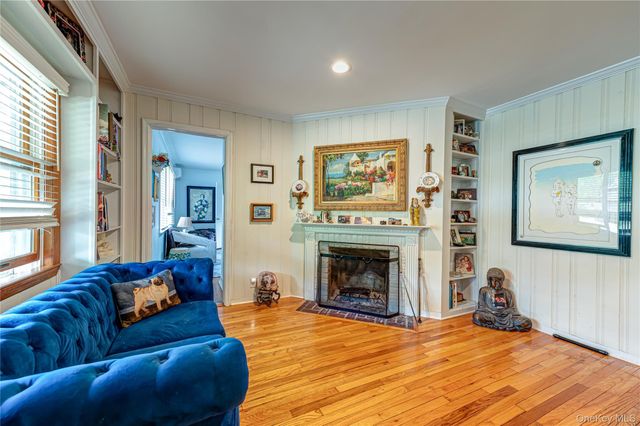 253 Melbury Road, Babylon, NY 11702