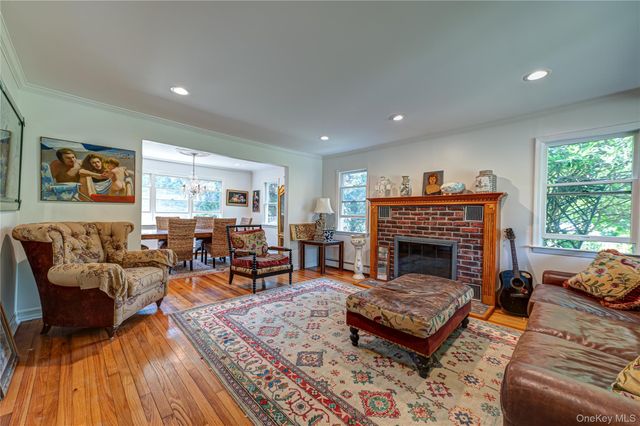 253 Melbury Road, Babylon, NY 11702