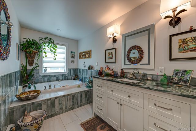 253 Melbury Road, Babylon, NY 11702