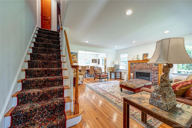253 Melbury Road, Babylon, NY 11702