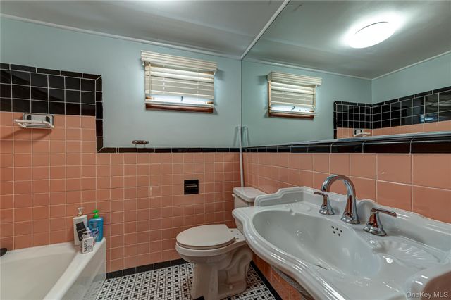 253 Melbury Road, Babylon, NY 11702