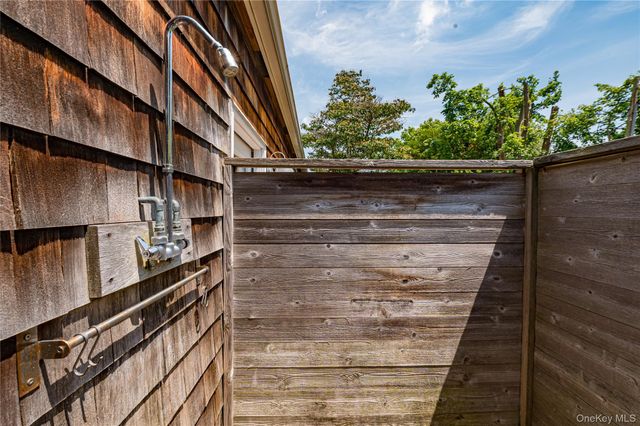253 Melbury Road, Babylon, NY 11702