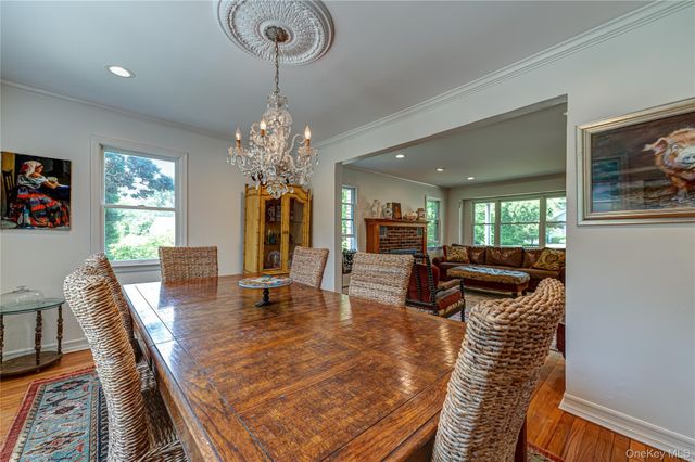 253 Melbury Road, Babylon, NY 11702