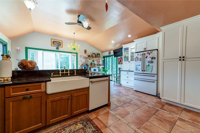 253 Melbury Road, Babylon, NY 11702