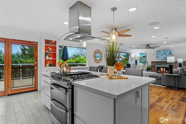 15612 38th Avenue NE, Lake Forest Park, WA 98155