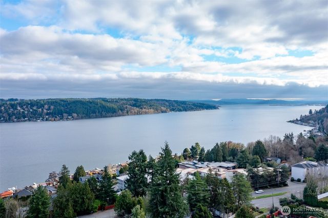 15612 38th Avenue NE, Lake Forest Park, WA 98155