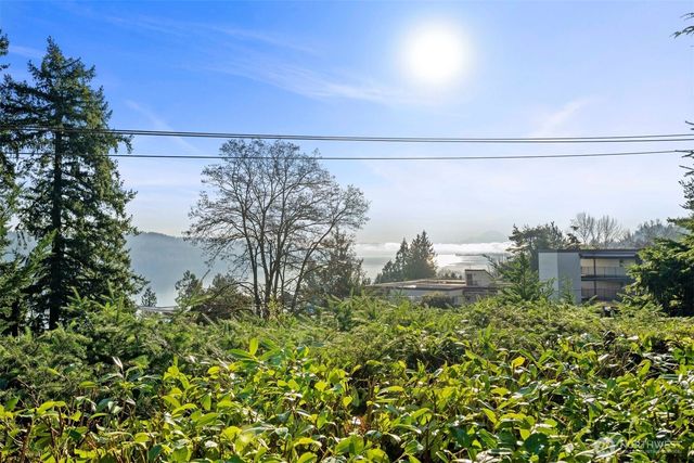 15612 38th Avenue NE, Lake Forest Park, WA 98155