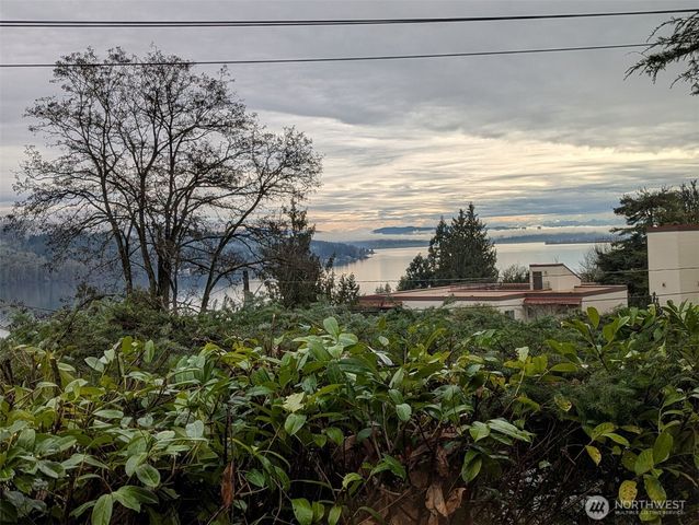 15612 38th Avenue NE, Lake Forest Park, WA 98155