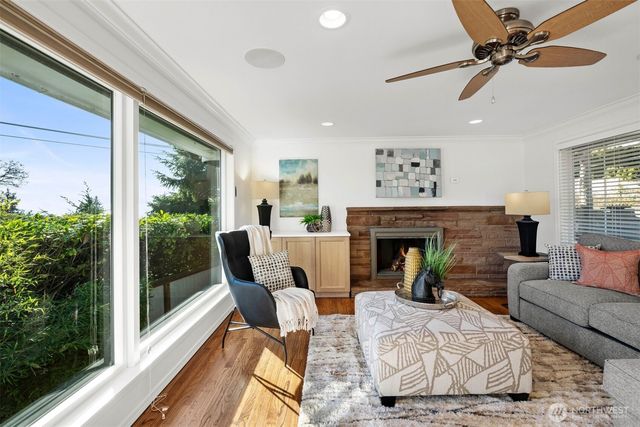 15612 38th Avenue NE, Lake Forest Park, WA 98155