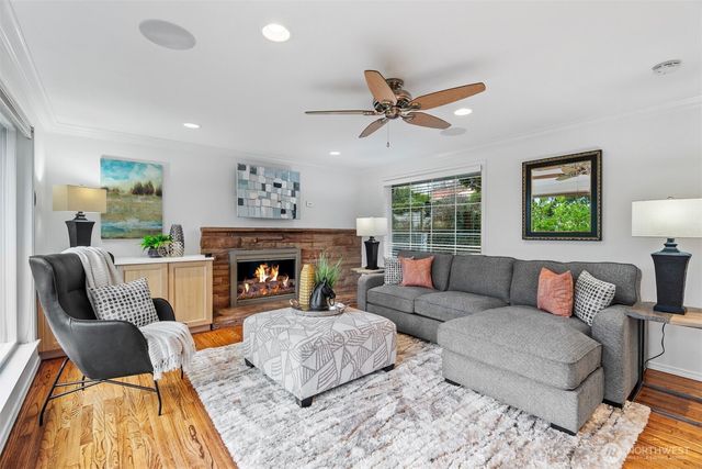 15612 38th Avenue NE, Lake Forest Park, WA 98155