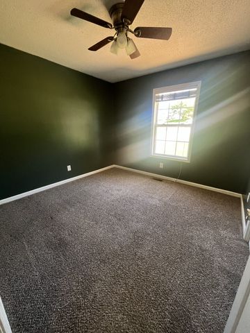 924 Granny White Rd, Clarksville, TN 37040
