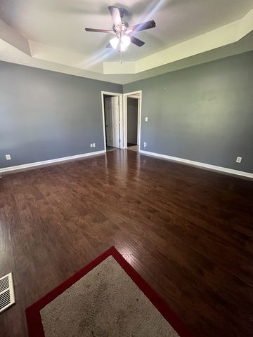 924 Granny White Rd, Clarksville, TN 37040