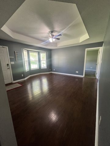 924 Granny White Rd, Clarksville, TN 37040