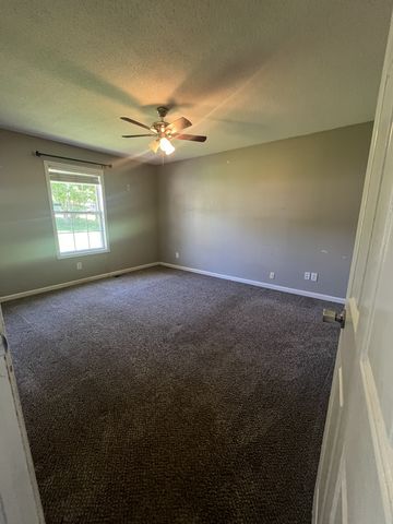 924 Granny White Rd, Clarksville, TN 37040