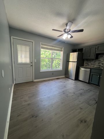924 Granny White Rd, Clarksville, TN 37040