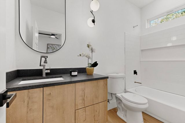 2411 Hooper Street, Dallas, TX 75215