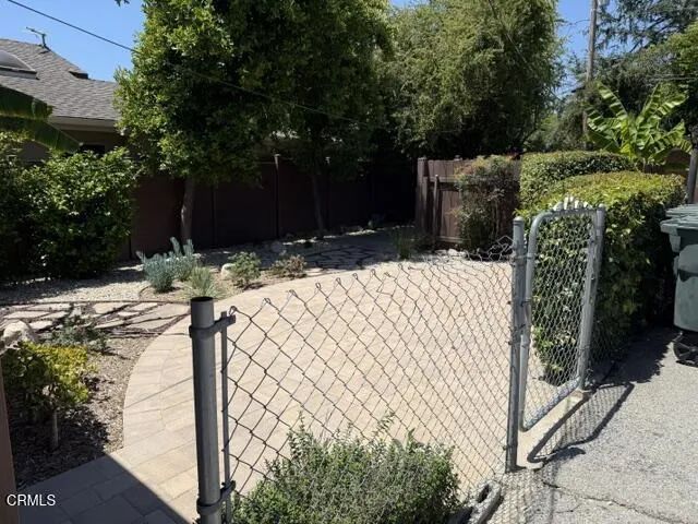 1523 N Grand Oaks Avenue, Pasadena, CA 91104