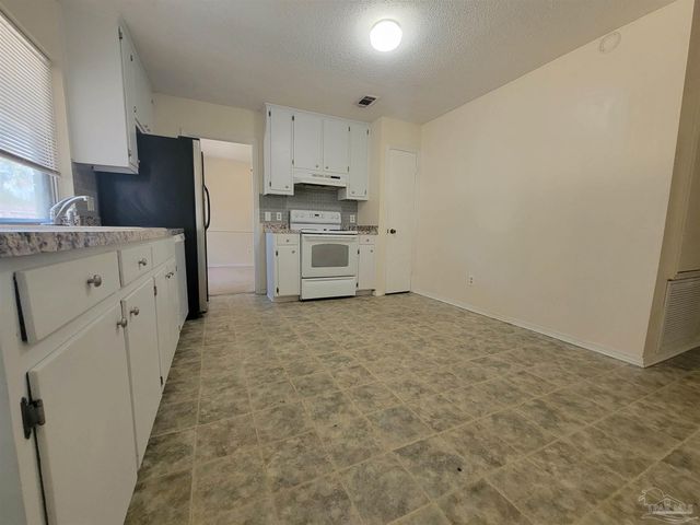 4201 Burtonwood Dr, Pensacola, FL 32514