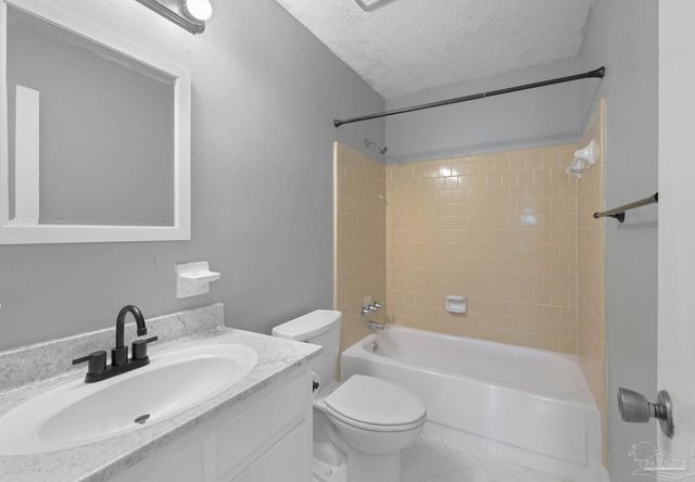 4201 Burtonwood Dr, Pensacola, FL 32514