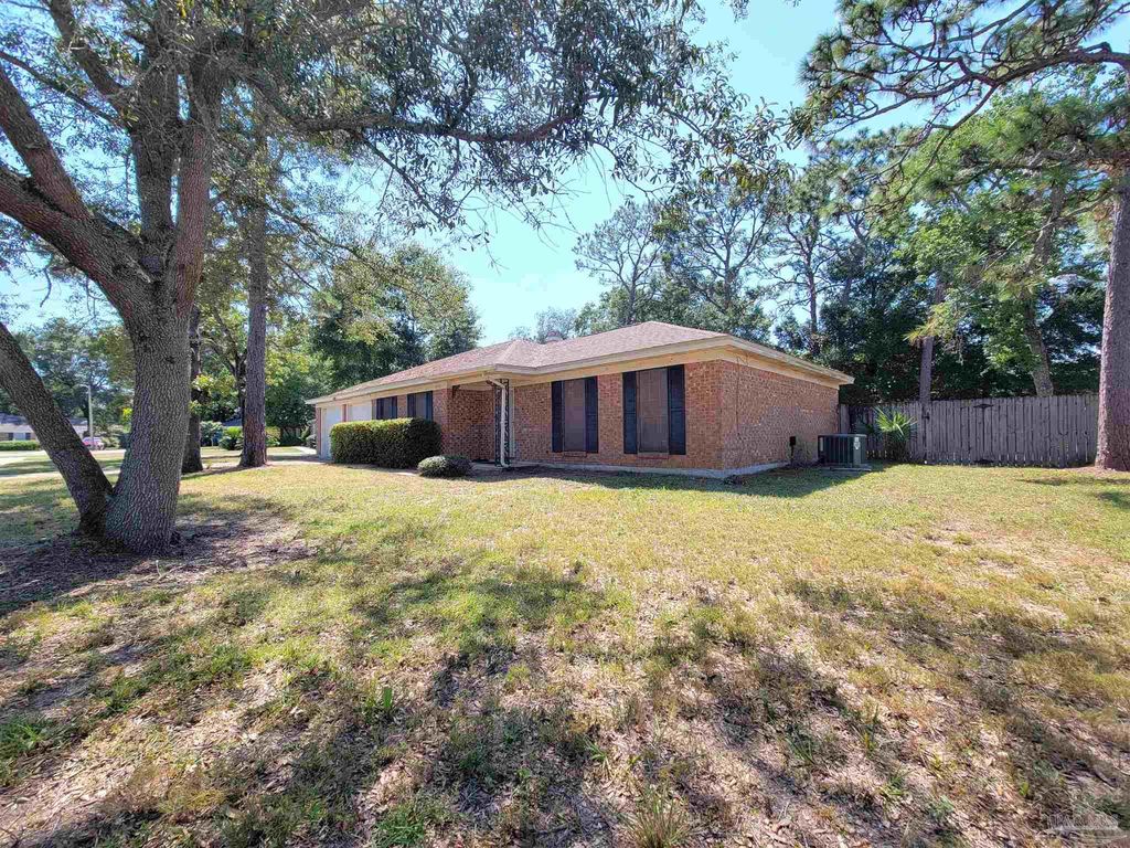4201 Burtonwood Dr, Pensacola, FL 32514