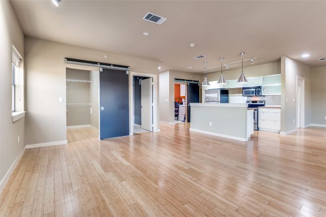 1111 S Akard Street 300, Dallas, TX 75215