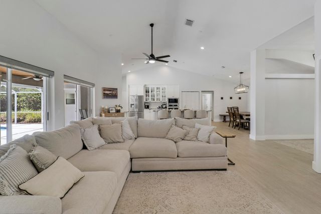 550 SE Ashley Oaks Way, Stuart, FL 34997