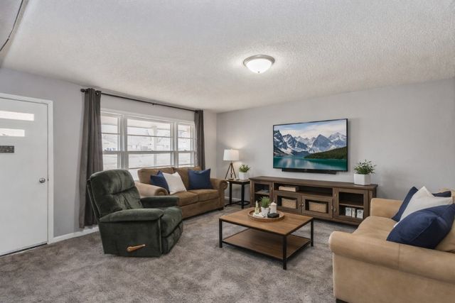 281 Jacolyn Drive NW, Cedar Rapids, IA 52404