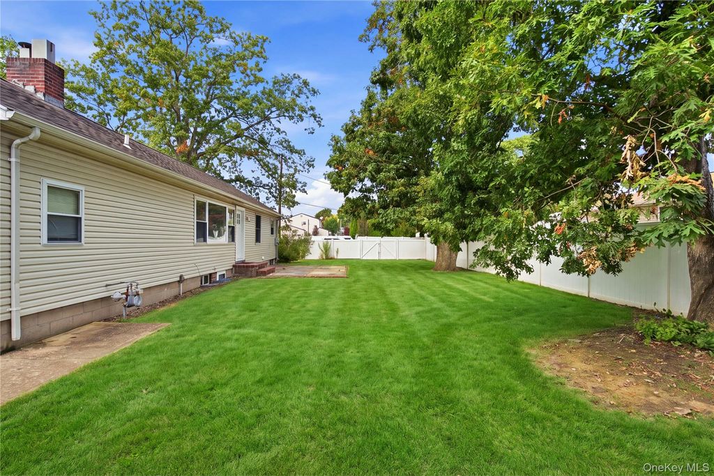 2131 Deer Park Avenue, Deer Park, NY 11729 — photo 4
