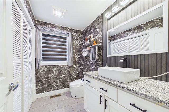 65 Armsby St, New Bedford, MA 02745