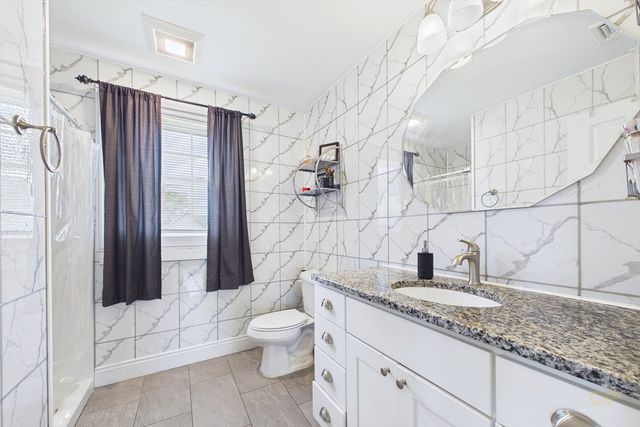 65 Armsby St, New Bedford, MA 02745
