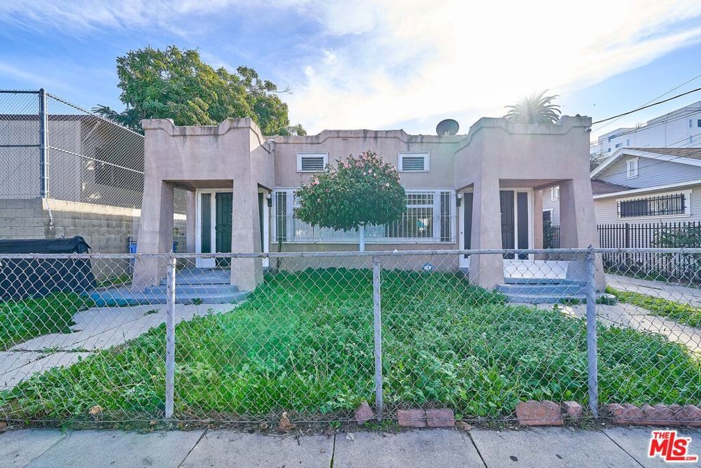 Image 2 of property listing at 3030 W 12th Place, Los Angeles, CA 90006