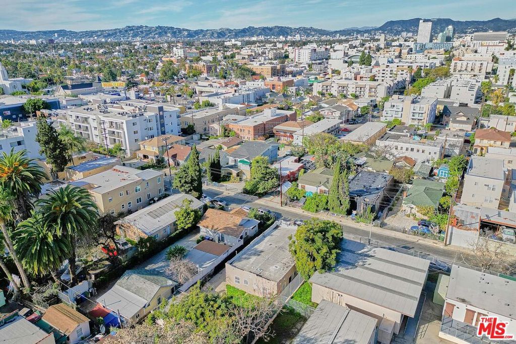 Image 22 of property listing at 3030 W 12th Place, Los Angeles, CA 90006