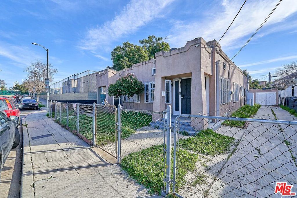 Image 3 of property listing at 3030 W 12th Place, Los Angeles, CA 90006