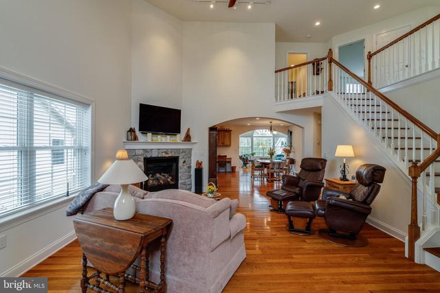 1332 WILLOW CREEK DR, Mount Joy, PA 17552