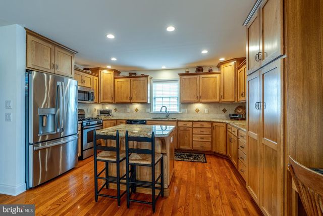 1332 WILLOW CREEK DR, Mount Joy, PA 17552