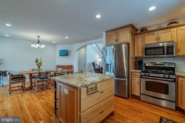 1332 WILLOW CREEK DR, Mount Joy, PA 17552